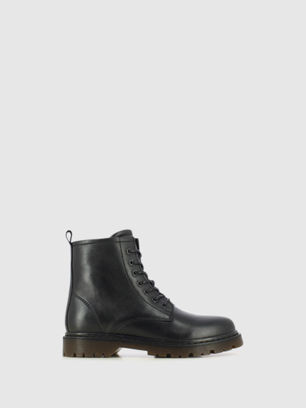 Botins com Atacadores em Preto